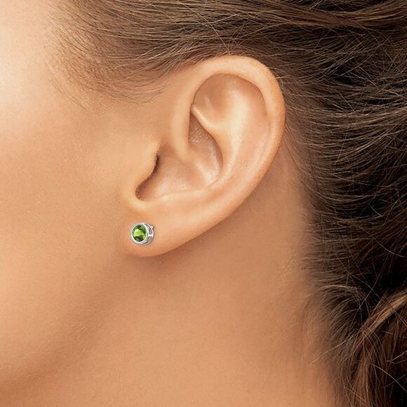 Kazi Luxury 14k White Gold 5mm Bezel Peridot Stud Earrings